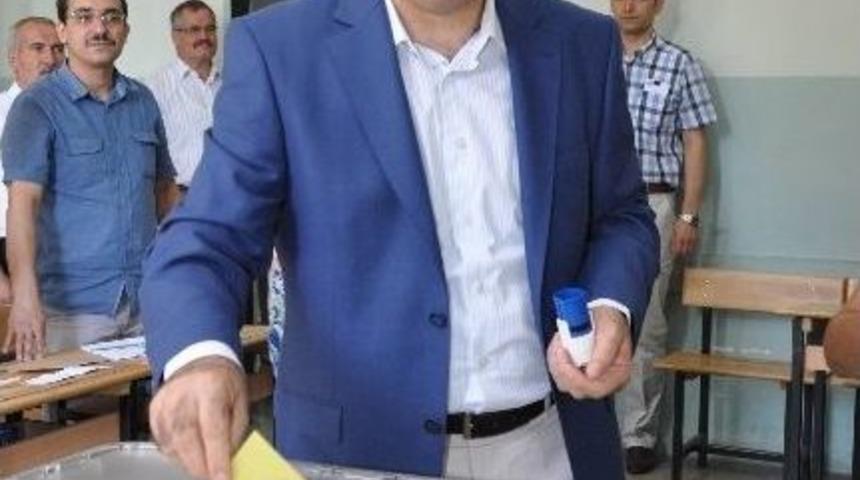 Vali &Ouml;zkan Oyunu Kullandı