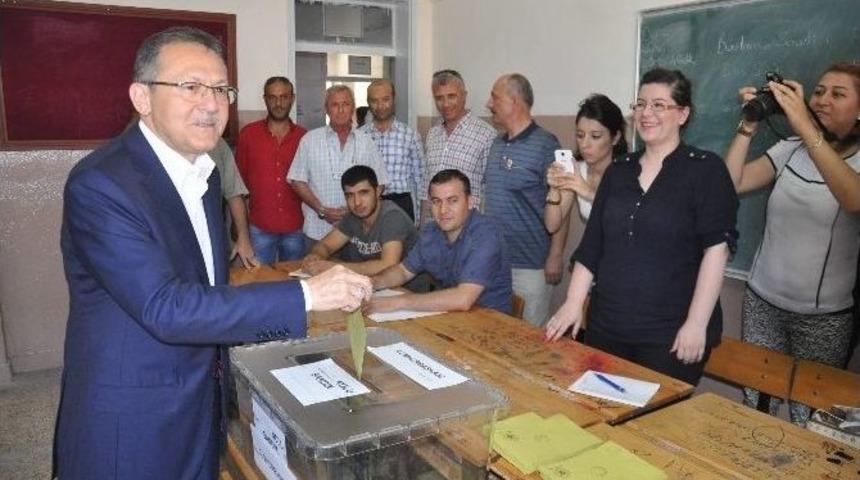 Başkan Uğur, Oyunu Kullandı