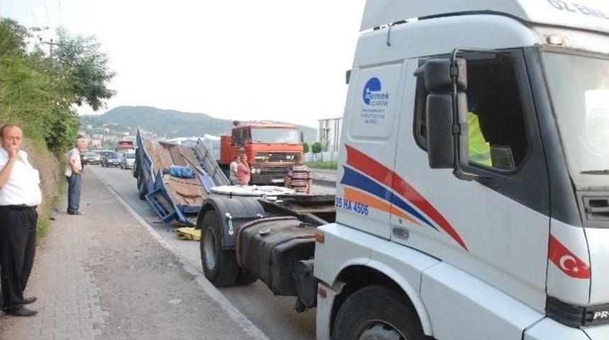 Dorsesi Kopan Tır Trafikte Uzun Kuyruklar Oluşturdu
