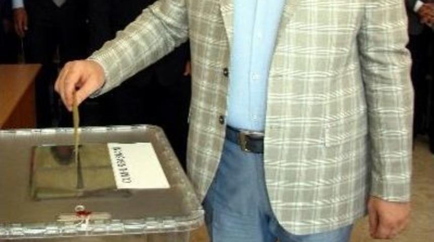 Başkan &Ccedil;elik Oyunu Kullandı