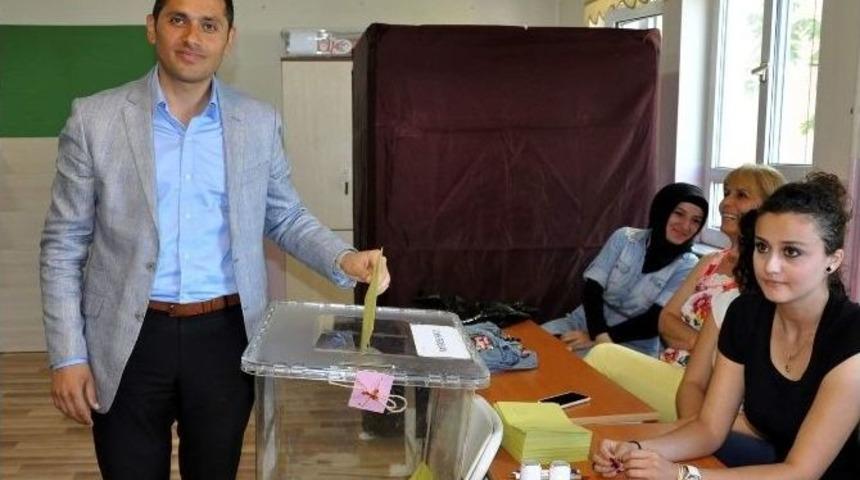 Cumhurbaşkanlığı Se&ccedil;imi İ&ccedil;in Oylarını Kullandılar