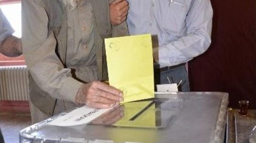 (&ouml;zel Haber) T&uuml;rkiye'nin En Yaşlı Se&ccedil;meni Oyunu Kullandı