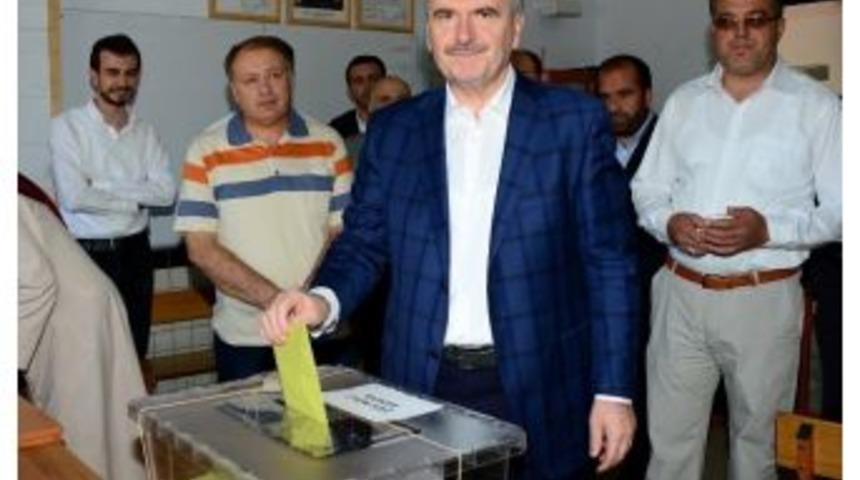 Başkan Aky&uuml;rek Oyunu Kullandı