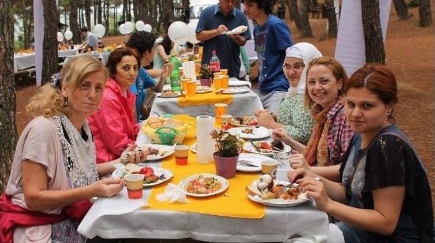 Bursa&rsquo;da Mimarlar Se&ccedil;im G&uuml;n&uuml; Piknik Yaptı