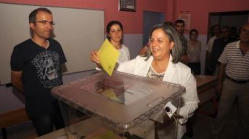 B&uuml;y&uuml;kşehir Belediyesi Eşbaşkanları Kışanak Ve Anlı Oylarını Kullandı