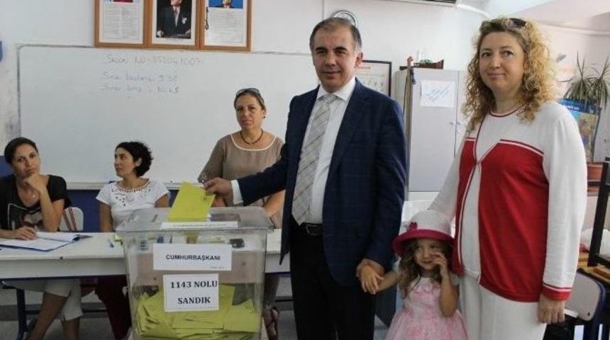 Ak Parti İzmir İl Başkanı Delican Oy Kullandı