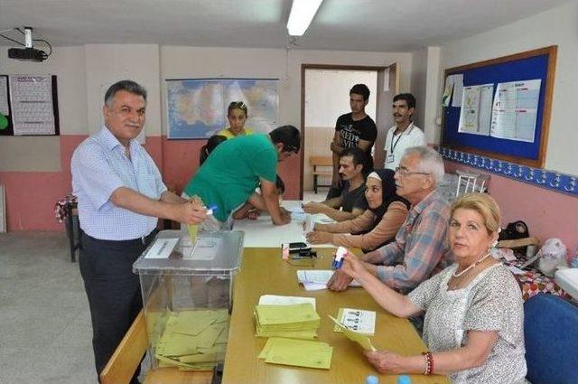 Eski Bakan Çağlayan Oyunu Mersin'de Kullandı