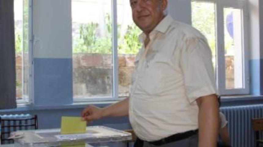 Dikili Belediye Başkanı Tosun, Oyunu Kullandı