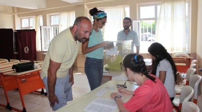 (&ouml;zel Haber) Berg&uuml;zar Korel İle Halit Ergen&ccedil; &Ccedil;ifti Sandık Başında