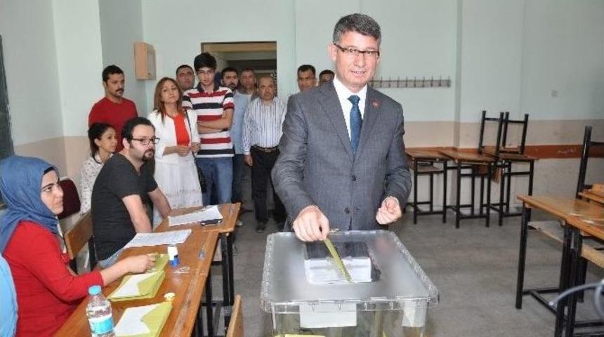 Ak Parti Adana İl Başkanı Fikret Yeni, Oyunu Kulandı