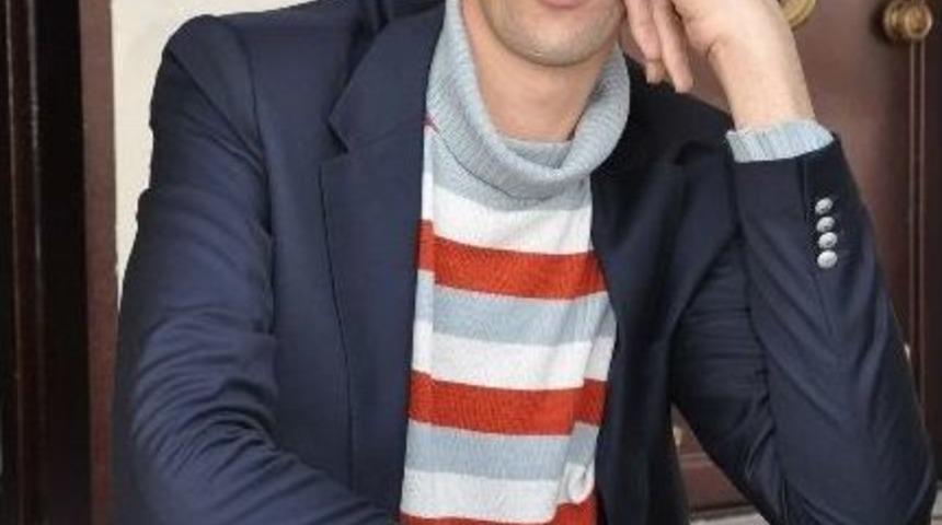 D&uuml;nyanın En Uzun Adamı Sultan K&ouml;sen, Rahatsızlığından Dolayı Oy Kullanamadı