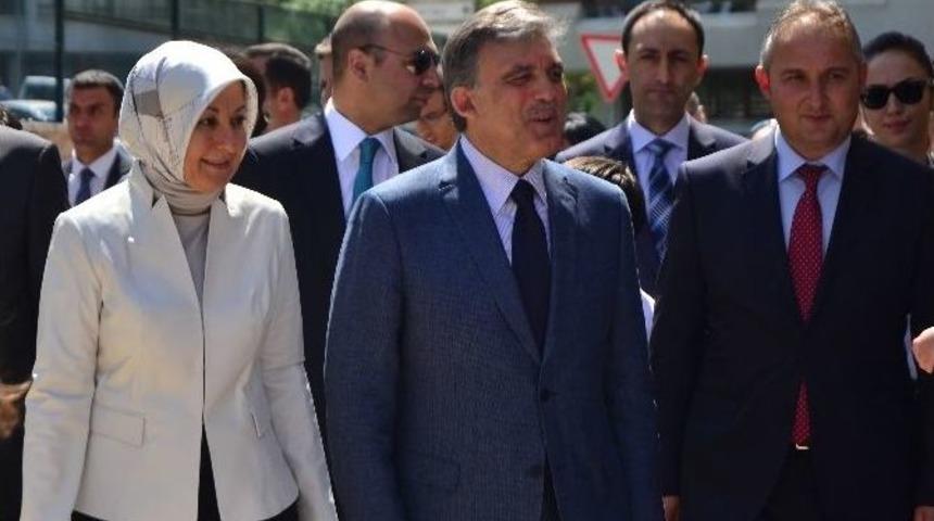Cumhurbaşkanı G&uuml;l İle Eşi Hayr&uuml;nnisa G&uuml;l Oyunu Kullandı