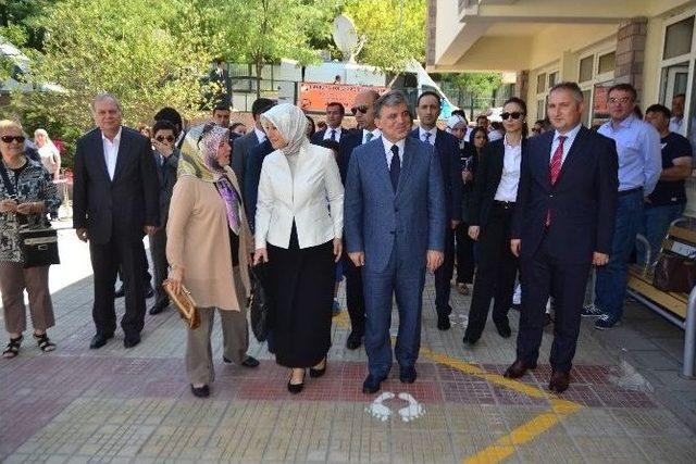 Cumhurbaşkanı Abdullah Gül Çankaya İlkokulunda Oyunu Kullandı