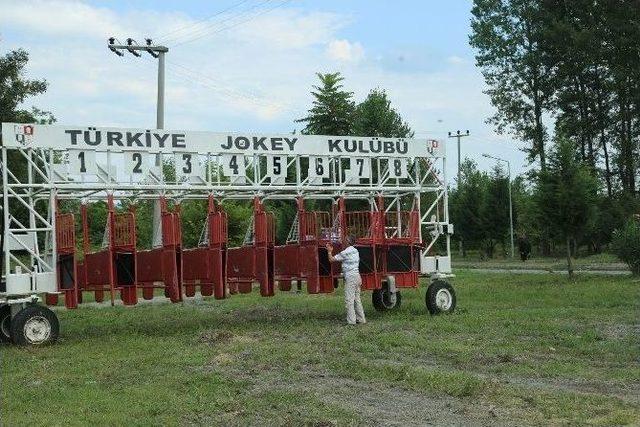 Sapanca Belediyesi Sayder At Yarışları Hazırlıkları Devam Ediyor