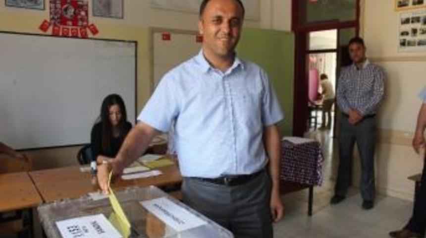 Başkan &Ouml;zaltun Oyunu Kullandı