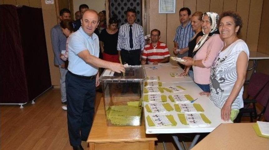 Vali &Ouml;zt&uuml;rk, Oyunu Kullandı