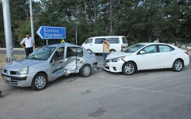 Elazığ’da İki Ayrı Kazada 10 Kişi Yaralandı