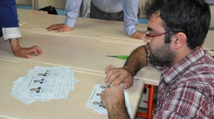 Bakan Yılmaz&rsquo;ın Sandığından &lsquo;recep Tayyip Erdoğan&rsquo; &Ccedil;ıktı