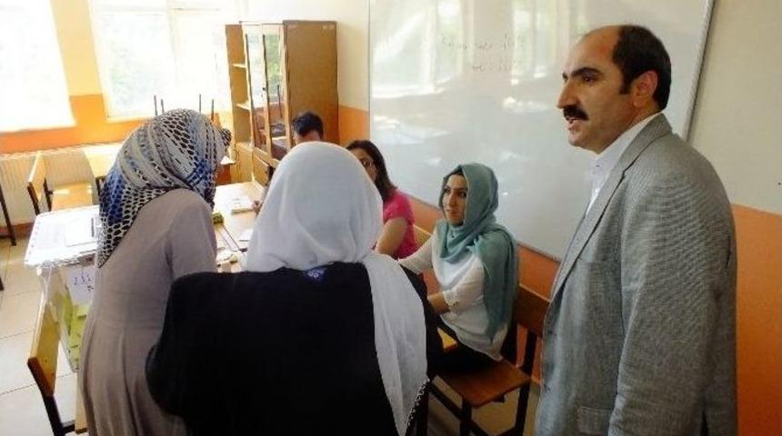 Ak Partili Vekiller Okulları Ziyaret Etti