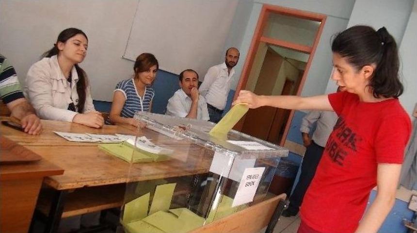 Tatvan&rsquo;da Oy Kullanma İşlemi Tamamlandı