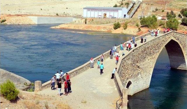 Serinlemek İçin Girdiği Baraj Gölünde Boğuldu