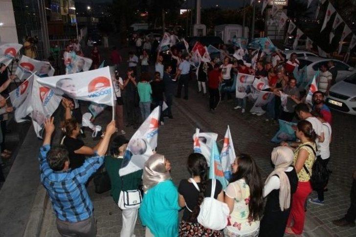 İzmir’de Kemanlı Davullu Seçim Kutlaması G4