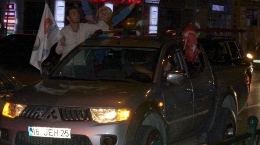 Bursalılar, Sokaklara Taştı