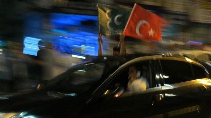 Malatya&rsquo;da Kutlama Ve Gerginlik Bir Arada