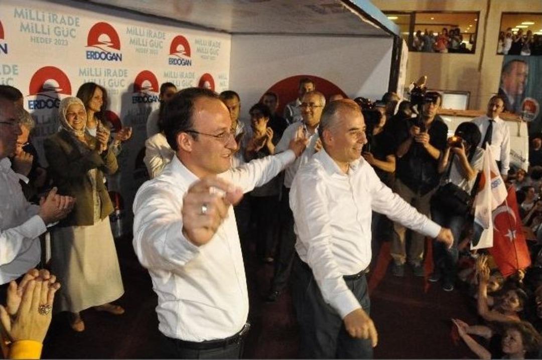 Denizli, Erdoğan&rsquo;ın Zaferini Zeybek Oynayarak Kutladı