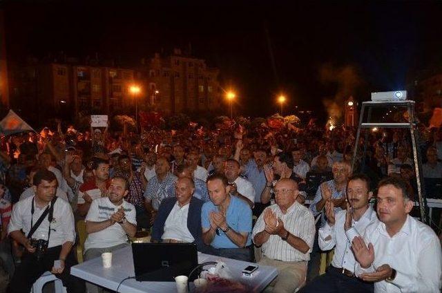 Karaman’da Ak Partililer Seçim Zaferini Kent Meydanı’nda Kutladı