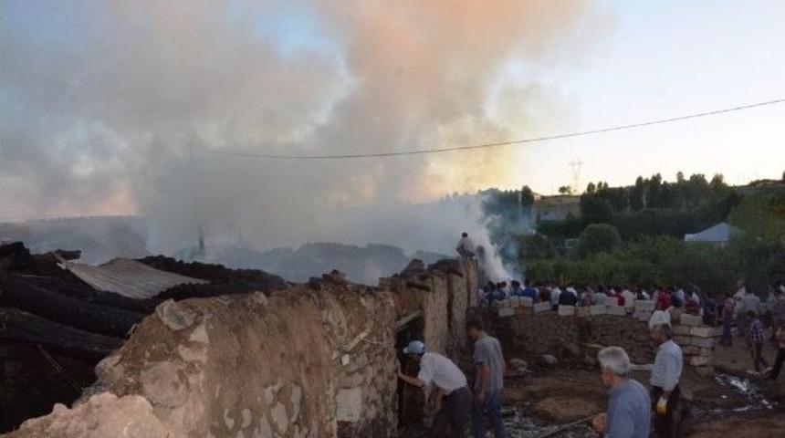 Erciş&rsquo;te Yangın Korkuttu