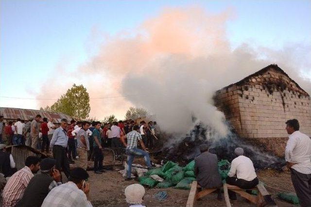 Erciş’te Yangın Korkuttu