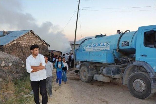 Erciş’te Yangın Korkuttu