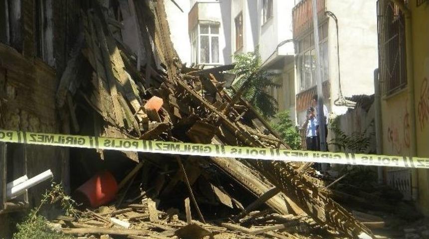 Anıtlar Kurulu&rsquo;na Ait Tarihi Binanın Bir Kısmı &Ccedil;&ouml;kt&uuml;