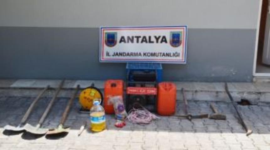 Jandarmadan Ka&ccedil;ak Kazı Operasyonu