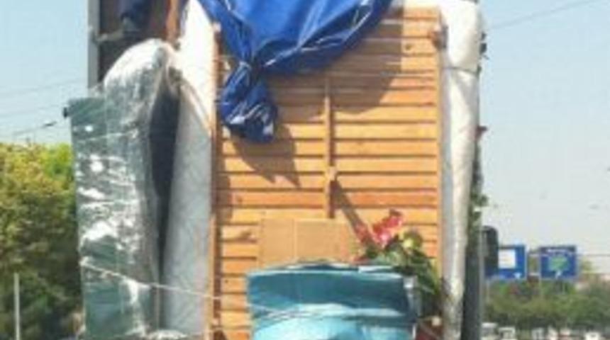 Kamyonet Kasasında Tehlikeli Seyahat