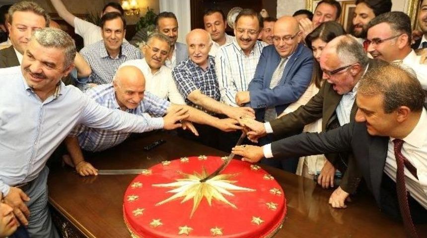 "millet H&uuml;r İradesiyle Se&ccedil;imini Yaptı"