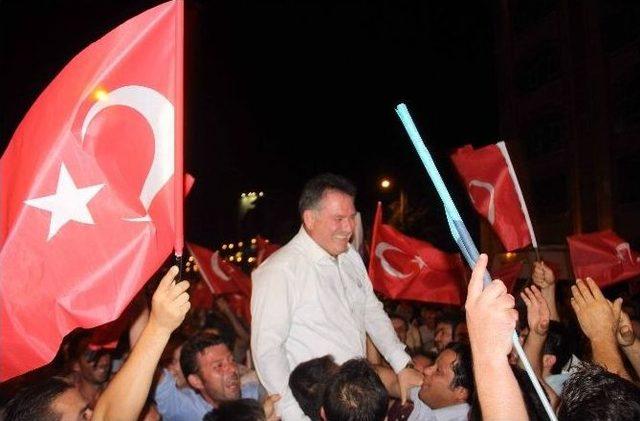 Karabüklüler, Erdoğan’ın Zaferini Kutladı