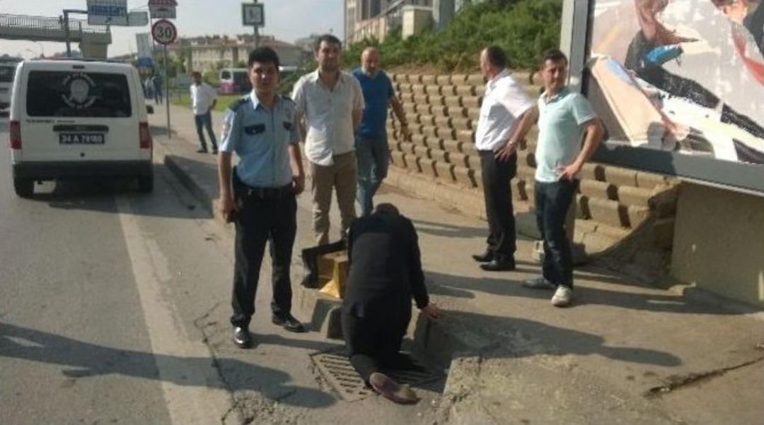 Ayağı Mazgala Sıkışan Gen&ccedil; Kızın Zor Anları