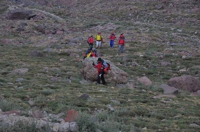 (özel Haber) Acemi Dağcıyı Zirveden Kurtarma Ekipleri İndirdi