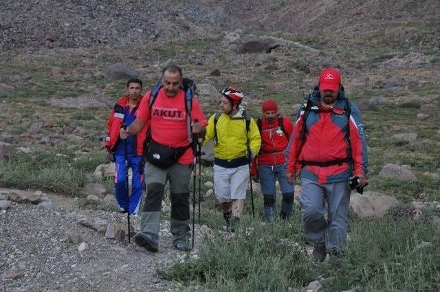 (özel Haber) Acemi Dağcıyı Zirveden Kurtarma Ekipleri İndirdi