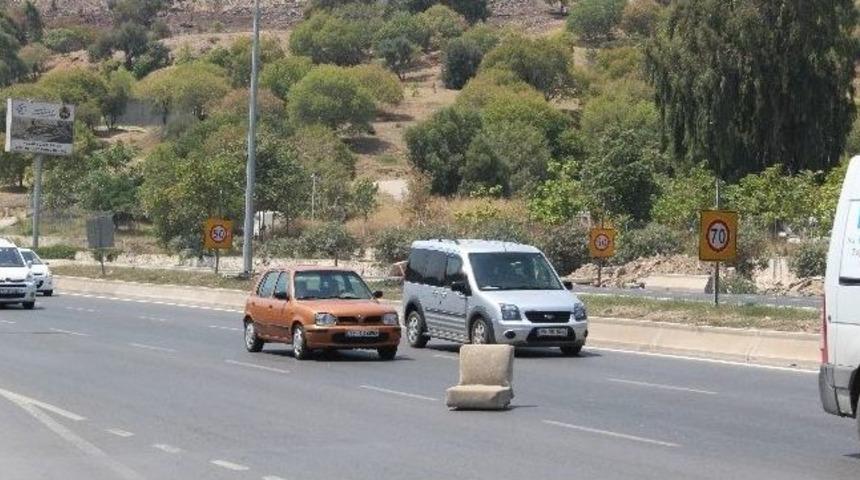 Yol Ortasında Tekli Koltuk Unutuldu