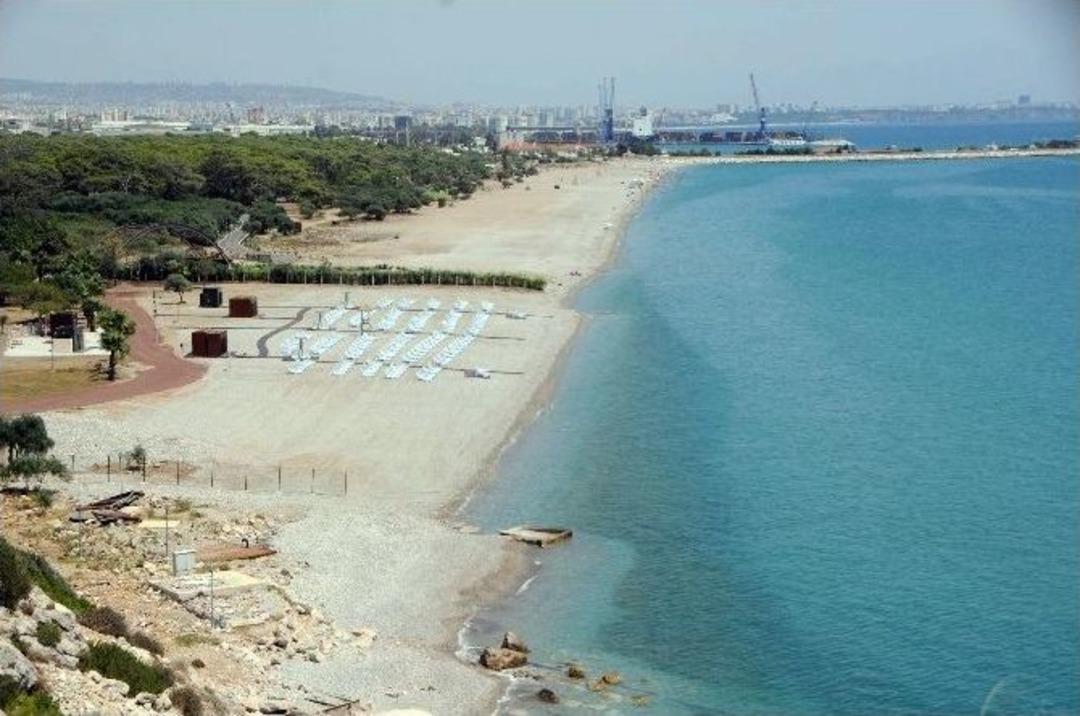 Antalya&rsquo;da Kadınlar Plajına Ağa&ccedil;lı Koruma
