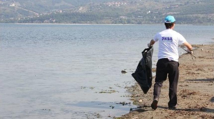 Sapanca G&ouml;l&uuml; &Ccedil;evresinden 12 Kamyon &Ccedil;&ouml;p Toplandı