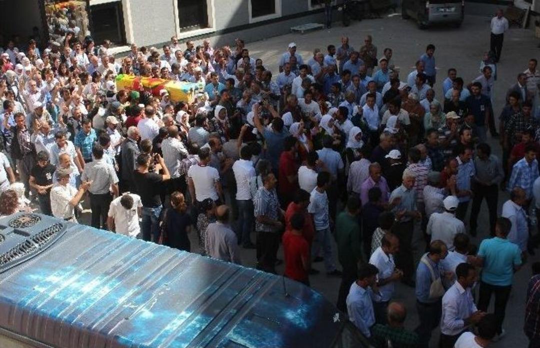 Işid Tarafından &Ouml;ld&uuml;r&uuml;len Gazeteci Fırat, Toprağa Verildi