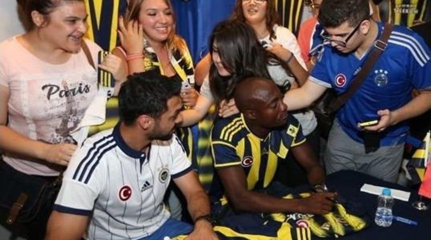 Bekir İrteg&uuml;n Ve Pierre Webo Yeni Sezon Formalarını İmzaladı