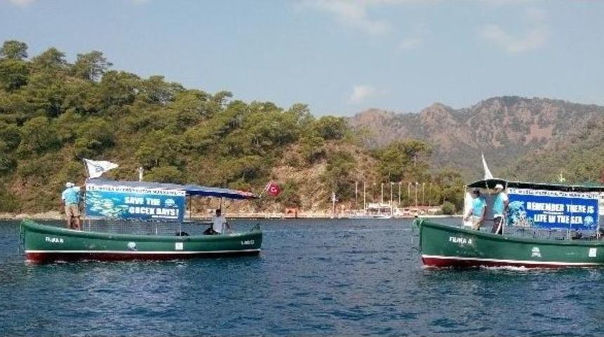 Denizlerdeki Katı Atıklar 3 Tekneyle Toplanıyor