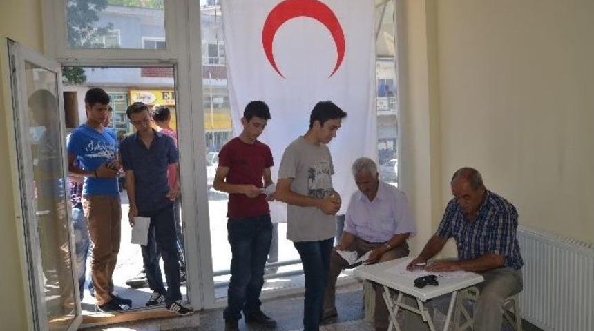 Kızılay B&uuml;nyan Şubesi'nden &Ouml;ğrencilere Jest
