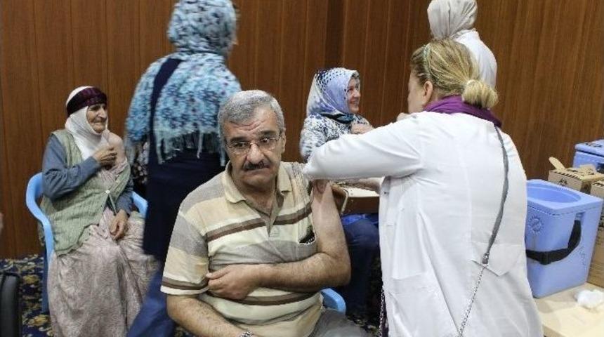 Hacı Adayları Aşılandı