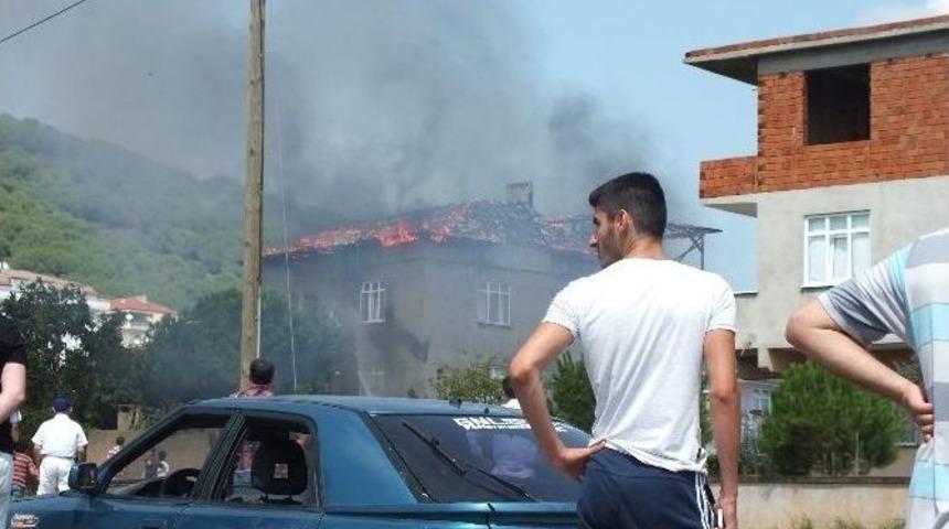 K&ouml;rfez&rsquo;de Ev Yangını Korkuttu
